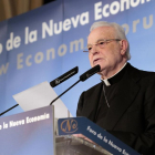 El cardenal arzobispo emérito de Sevilla, Carlos Amigo, participa en el desayuno informativo del Foro Nueva Economía.-ICAL