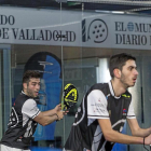 Dos jugadores de Padeld10z durante un partido de la LAP.-EL MUNDO
