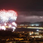 Un momento de los fuegos artificiales de Niza, poco antes del atentado.-