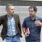 Raúl Santa Eufemia y Juan Manuel Ramos a la entrada a los juzgados.-ICAL