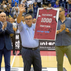 Rostros serios y distante tanto del presidente Mike Hansen como de Paco García en el homenaje al técnico por su partido número 1.000.-PABLO REQUEJO