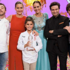 Paula, con el jurado de 'Masterchef Junior'.-RTVE