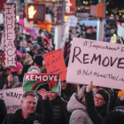 Tras su paso por Times Square, el grupo de manifestantes atravesó buena parte de la zona central de Manhattan mientras se dirigía a Union Square, donde acabó la protesta.-AP