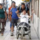 El joven granadino Juan Luis Marfil, con un 95% de discapacidad, hace el Camino de Santiago con su hermano Oliver para probar la accesibilidad del Camino Francés.-ICAL
