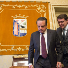 El presidente del Consejo Consultivo de Castilla y León, Mario Amilivia, es recibido por el alcalde de Salamanca, Alfonso Fernández Mañueco, en su visita institucional a la ciudad..-ICAL