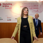 La consejera de Agricultura y Ganadería, Milagros Marcos y el presidente de la Cámara, Víctor Caramanzana, en la inauguración de la Jornada 'Marketing & Wine Summit'-ICAL