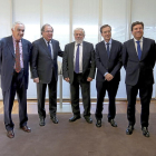 El presidente de la Junta de Castilla y León, Juan Vicente Herrera, y el consejero de Empleo, Carlos Fernández Carriedo. se reunieron ayer con los presidentes de los consejos económicos y sociales de Europa, España y Castilla y León-EL MUNDO