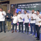 Chefs participantes en el expositor de Castilla  y León en la Feria Internacional de Turismo.-ICAL