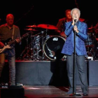 Tom Jones, durante un concierto en Peralada.-Foto: TOTI FERRER