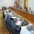 Consejo de Gobierno de la UVA celebrado en la Sala de Juntas del Palacio de Santa Cruz-E. M.