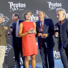 Juan Luis Arsuaga, Juan Vicente Herrera, Isabel García Tejerina, Edmundo Bayón y Víctor Ullate ayer, en Bodegas Protos de Peñafiel.-J.M. LOSTAU