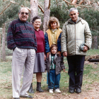 Foto de Víctor Rodríguez Martínez, a la derecha, junto a su familia. - E.M.