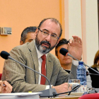 El concejal de Urbanismo, Germán Sáez Crespo, interviene en un Pleno-Santiago G. Del Campo