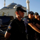 Policía turcos en Estambul en una foto de archivo.-REUTERS / MURAD SEZER
