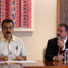 El director de Asuntos Internacionales del Instituto Nacional de Pueblos Indígenas, Saúl Vicente y el conseller de Acción Exterior de la Generalitat,  Alfred Bosch.-EFE