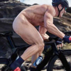 Mario Cipollini, solo con los pies tapados, casco, gafas y guantes.-PERIODICO (INSTAGRAM / MARIO CIPOLLINI)