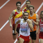 Álvaro de Arriba (izquierda), en la final de 800 de Belgrado.-AP / DARKO VOJINOVIC