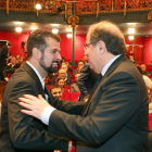 El presidente de la Junta, Juan Vicente Herrera, saluda al secretario autonómico del PSOE, Luis Tudanca, durante la celebración del 30 aniversario de la Federación Regional de Municipios y Provincias-ICAL