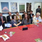 La consejera de Agricultura y Ganadería, Silvia Clemente, firma un convenio de colaboración con la directora de Asuntos Académicos y Cooperación Internacional de ‘Volcani Center’-la Organización de Investigación Agrícola dependiente del Ministerio de Agri-Ical