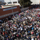 Concentración, ayer, contra el anuncio de cierre de la primera planta del Hospital Comarcal de Benavente.-ICAL