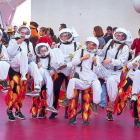 Varios niños disfrazados de astronautas en la Cúpula del Milenio.-MIGUEL ÁNGEL SANTOS (PHOTOGENIC)