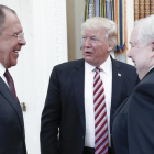 El ministro de Exteriores ruso, Serguéi Lavrov, Trump y Silyak, en la Casa Blanca, el pasado día 10.-