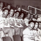 Temporada 84-85. Fernando Bolea (fila central, primero por la izquierda) en el Michelin Valladolid.-HDB