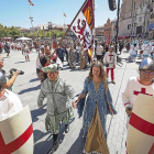 Dos jóvenes representan a Isabel y Alfonso durante la Recreación histórica de su llegada a las Ferias de Medina del Campo.-PHOTOGENIC / M. A. SANTOS