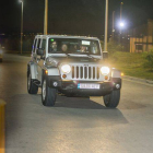Los Núñez, con chófer y abogado, a la entrada de la cárcel de Quatre Camins, anoche.-Foto: JOAN PUIG