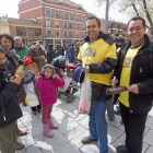 Vecinos de La Cistérniga en la Plaza Mayor con cazuelas, sartenes y bocinas reclaman en instituto-Pablo Requejo