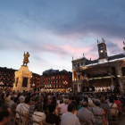 Imagen del concierto de la Oscyl en la Plaza Mayor de Valladolid dentro del ciclo Plazas Sinfónicas.-ICAL