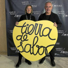 La consejera de Agricultura y Ganadería, Milagros Marcos, junto al cocinero Ferran Adrià en Madrid Fusión.-ICAL