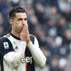 Cristiano Ronaldo lamenta una ocasión fallada en el partido entre la Juventus y el Sassuolo del 1 de diciembre.-AP / ALESSANDRO DI MARCO