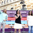 La secretaria de Análisis Político y Social de Podemos, Carolina Bescansa, participa junto al secretario general de Castilla y León, Pablo Fernández y a la candidata al Congreso, Ana Marcello en un acto de campaña en León-ICAL