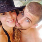 Shakira y Piqué, en una de las fotos juntos que han compartido en sus perfiles sociales.-