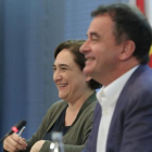 Ada Colau y Alfred Bosch presentan, el pasado jueves, su acuerdo sobre la modificación de crédito que debía votarse este lunes.-FERRAN NADEU