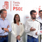 El secretario regional del PSCyL, Luis Tudanca, junto a Esther Peña, Ander Gil (I) y Daniel de la Rosa (D).-ICAL