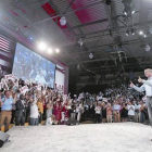 Jeb Bush agradece el apoyo eufórico de sus seguidores, ayer.-Foto: REUTERS/ CARLO ALLEGRI