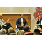 El alcalde de Soria durante su intervención junto a los presidentes de las diputaciones de Teruel y Cuenca y el director de Heraldo-Diario.-VALENTÍN GUISANDE