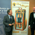 Pablo Trillo junto a Manuel Matilla, delante del cartel de la gala.-MIGUEL ANGEL SANTOS / PHOTOGENIC