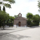 Ermita de La Soledad de Fresno El Viejo, junto a la que se instalará un mirador hacia el río.-A.F.