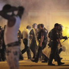 La policía en los disturbios de Memphis.-AP