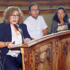 Rosario Chávez, portavoz de Sí se Puede, junto a Héctor Gallego y Gloria Reguero, durante un pleno.-J.M. LOSTAU