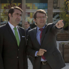 El consejero de Fomento y Medio Ambiente de la Junta de Castilla y León, Juan Carlos Suárez-Quiñones, mantuvo un encuentro con el alcalde de Salamanca, Alfonso Fernández Mañueco, tras el que visitaron el 'Ciberbús' situado en la plaza de la Concordia de l-ICAL