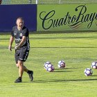 Paco Herrera, durante el primer entrenamiento de pretemporada en los Anexos el pasado lunes.-MIGUEL ÁNGEL SANTOS