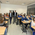 Luis Barcenilla y Pablo Lago, instantes antes de la charla del director de EL MUNDO DE CASTILLA Y LEÓN.-M. Á. Santos