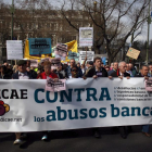 Imagen de una manifestación de Adicae contra los abusos bancarios.-EL MUNDO