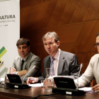 El alcalde de Burgos, Javier Lacalle, presenta en Madrid el I Foro de la Cultura. En la imagen, junto al concejal de Cultura, Fernando Gómez(I); el organizador del foro Óscar Blanco(D)-Ical