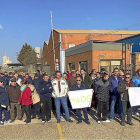 Concentración a las puertas de la factoría Isowat Made en Medina del Campo el pasado 22 de febrero.-EL MUNDO