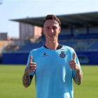 El vallisoletano Fernando Calero posa con la camiseta del Espanyol.-RCDE